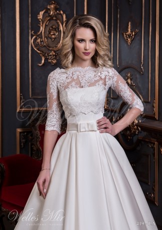 Wedding dress with sleeves of medium length-2